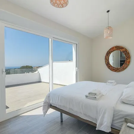 Unique In With Infinity Pool *