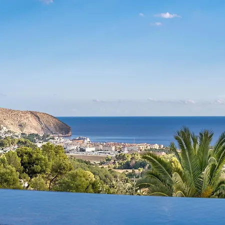 Unique In With Infinity Pool