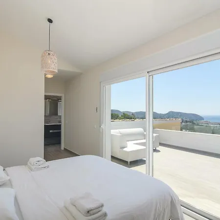 Unique In With Infinity Pool *