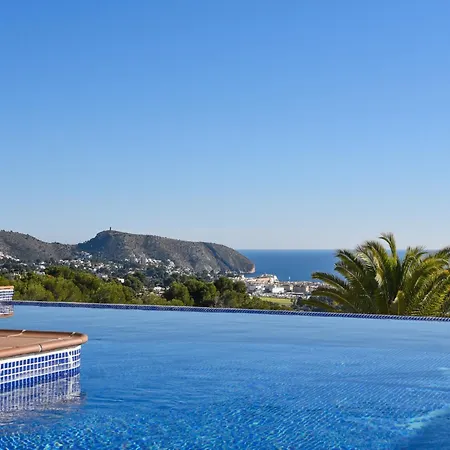 Unique In With Infinity Pool Villa Moraira