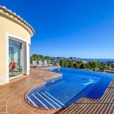 Unique In With Infinity Pool *