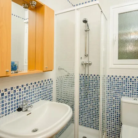 Villa Unique In With Infinity Pool *